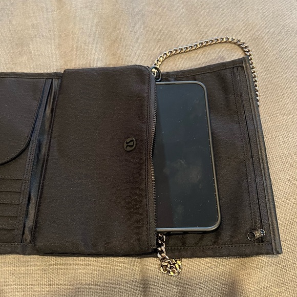 Lululeman Large Travel Clutch - Picture 10 of 16